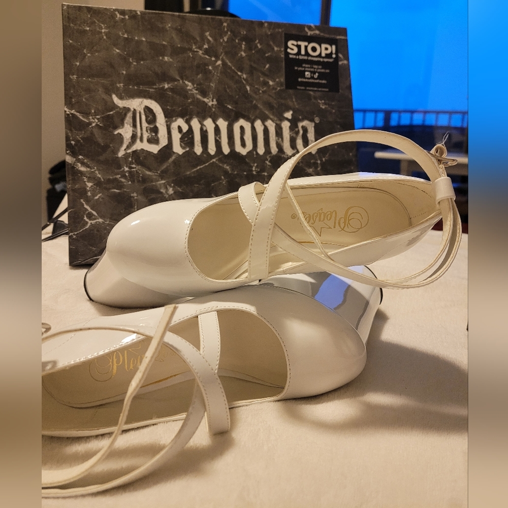White Pleaser Beyond Heels 10 Inch Size 5